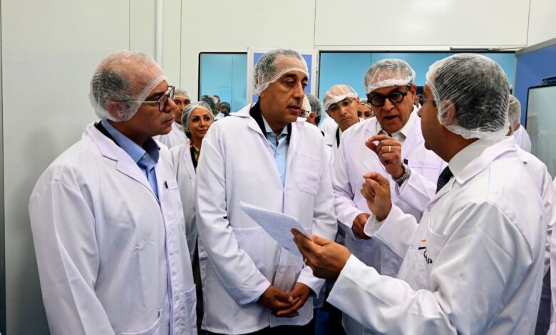 مدبولي يتفقد مصنع «جلوبال أدفانسد» للأدوية باستثمارات تتجاوز 6 ملايين دولار مدبولي يتفقد مصنع «جلوبال أدفانسد» للأدوية باستثمارات تتجاوز 6 ملايين دولار
