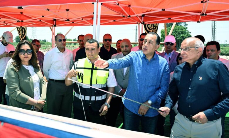 رئيس الوزراء يتفقد مواقع العمل بمشروع رفع كفاءة وتطوير الطريق الدولي الساحلي رئيس الوزراء يتفقد مواقع العمل بمشروع رفع كفاءة وتطوير الطريق الدولي الساحلي