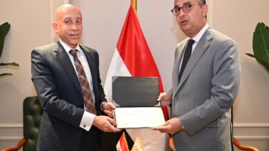 وزير التموين يكرم مفتش تموين بالإسكندرية تقديرًا لجهوده الرقابية المتميزة خلال إجازة عيد الأضحى المبارك