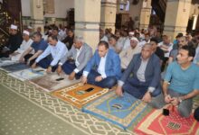 محافظ سوهاج يؤدي صلاة الجمعة بمسجد الشهيد عبد المنعم رياض