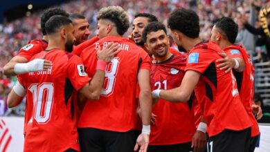 بعد الصعود لدور ال٣٢ بكأس العالم للمرة الاولي وزير الرياضة يهنيء المنتخب المصري بعد التأهل التاريخي 