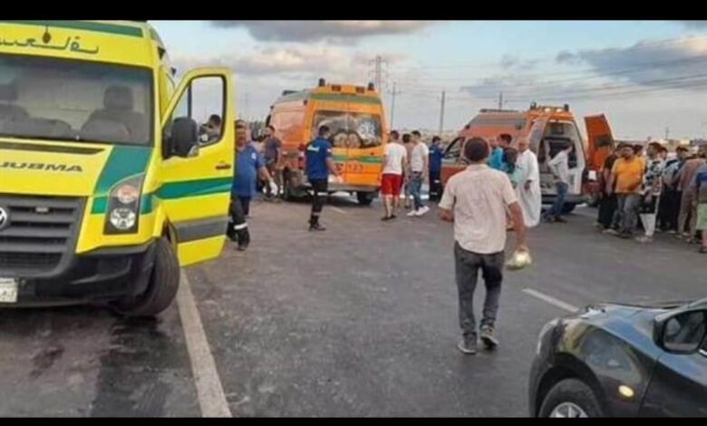  إصابة 14 شخصًا في تصادم ميكروباص وسيارة ربع نقل بطريق القاهرة – الفيوم الصحراوي