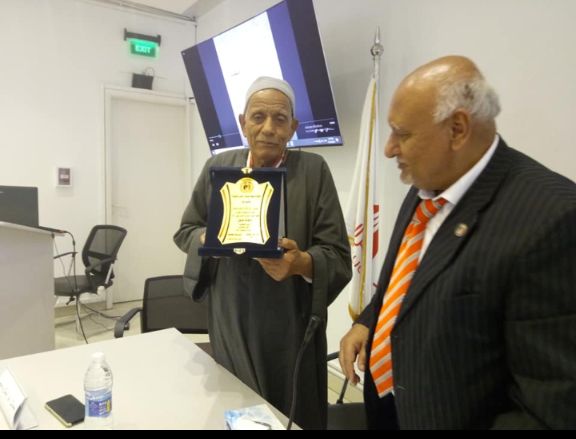 الجندى أبو المكارم الذى أسر القائد عساف ياجور ى وسلمه للضابط يسرى عمارة الجندى أبو المكارم الذى أسر القائد عساف ياجور ى وسلمه للضابط يسرى عمارة