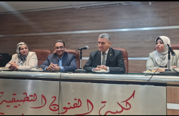نائب رئيس جامعة بنها لشئون خدمة المجتمع يفتتح ورشة تعريفية بالمبادرة الوطنية للمشروعات الخضراء الذكية بكلية الفنون التطبيقية