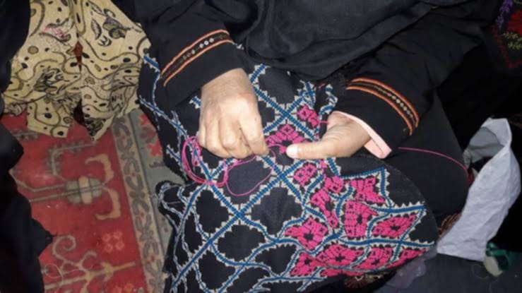 بنات سيناء يرسمون المستقبل بإبرة وخيط في ملتقى حرفي