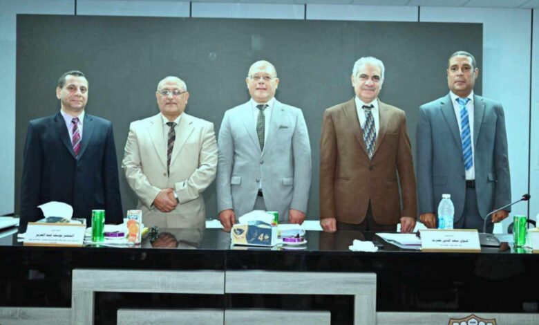 رئيس جامعة أسوان يشارك في مناقشة رسالة دكتوراه بجامعة سوهاج