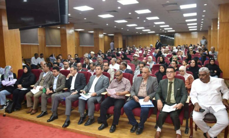 ” محافظ الأقصر” يوجه بدراسة شكاوى المواطنين والرد خلال يومين ” محافظ الأقصر” يوجه بدراسة شكاوى المواطنين والرد خلال يومين