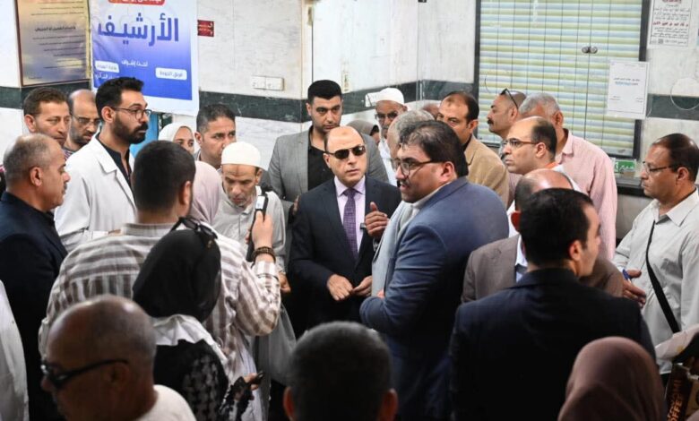 محافظ الغربية يشيد بمبادرة(دواؤك لحدباب بيتك) بعيادة على بن ابى طالب للتأمين الصحي بطنطا.