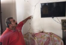 محافظ بني سويف يتفقد عمارتين بعد شكوى وجود تصدعات بهما