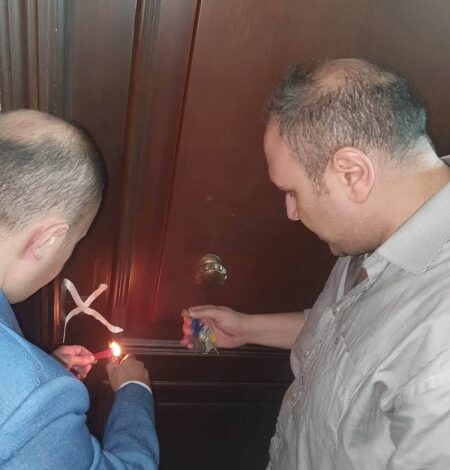 غلق وتشميع مركزا لزراعة الشعر وغير مرخص والقبض على منتحلي صفة طبيب ببني سويف