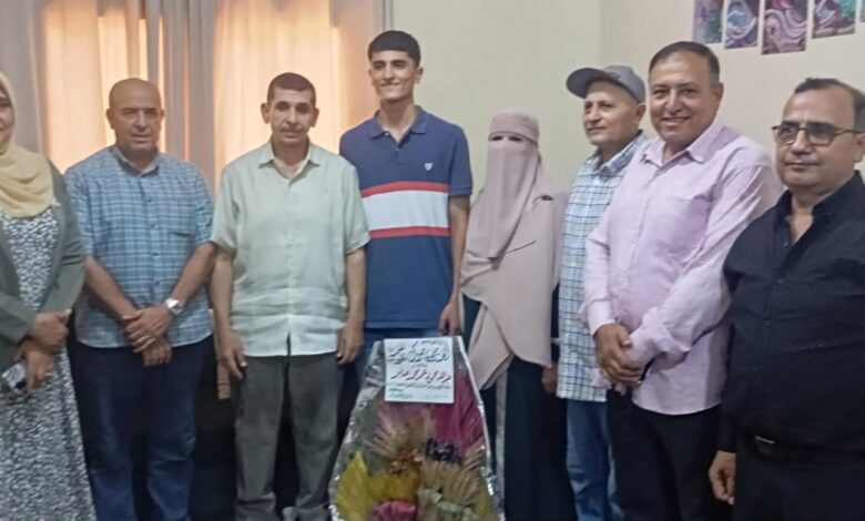 مديرعام فاقوس التعليمية يزور الطالب المتفوق ووفد مرافق له بالشرقية مديرعام فاقوس التعليمية يزور الطالب المتفوق ووفد مرافق له بالشرقية