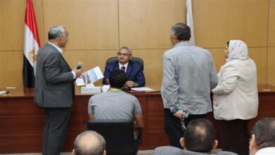 محافظ بني سويف يوجه بسرعة حل مشاكل المواطنين