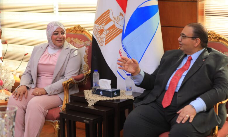 رئيس جامعة كفر الشيخ يترأس لجنة اختيار عميد كلية الألسن