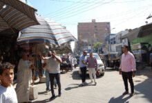 حملة مكبرة بشوارع اخميم تسفر عن إغلاق 4 محال مخالفة بالشمع الاحمر وتحرير عدد ١٥ محاضر اشغال طريق