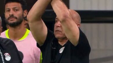 “فضيحة تحكيمية في عقر دار الرياضة.. منتخب مصر يغادر بـ ‘رأس مرفوعة’ والعدالة تذبح في الملعب!