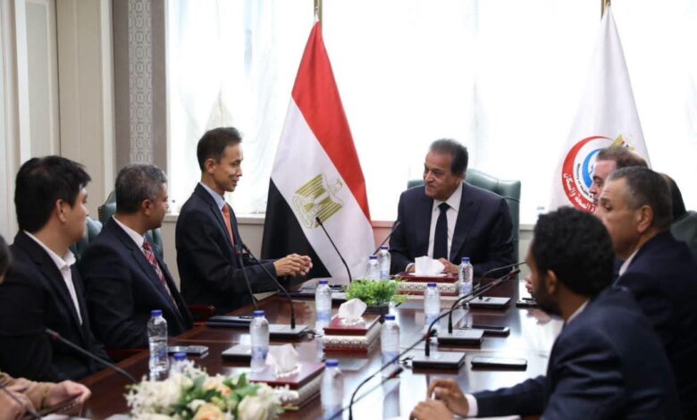 وزير الصحة يبحث مع شركة سامسونج للإلكترونيات في مصر تعزيز التعاون في دعم التدريب الطبي والتحول الرقمي وزير الصحة يبحث مع شركة سامسونج للإلكترونيات في مصر تعزيز التعاون في دعم التدريب الطبي والتحول الرقمي