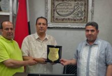 خلال احتفالية القيادات المتميزة .. مدير تعليم بنها ونقيب المعلمين يكرمان مدير مدرسة أم المؤمنين الثانوية بنات
