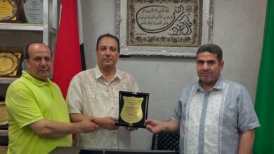 خلال احتفالية القيادات المتميزة .. مدير تعليم بنها ونقيب المعلمين يكرمان مدير مدرسة أم المؤمنين الثانوية بنات