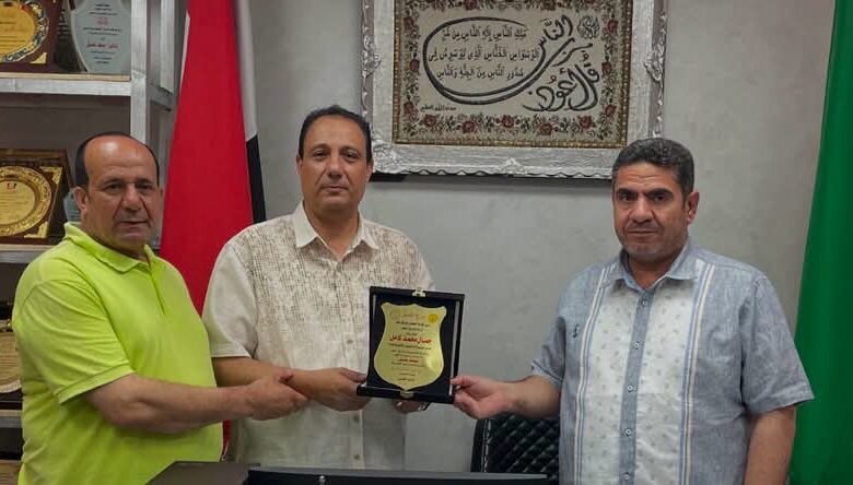 خلال احتفالية القيادات المتميزة .. مدير تعليم بنها ونقيب المعلمين يكرمان مدير مدرسة أم المؤمنين الثانوية بنات