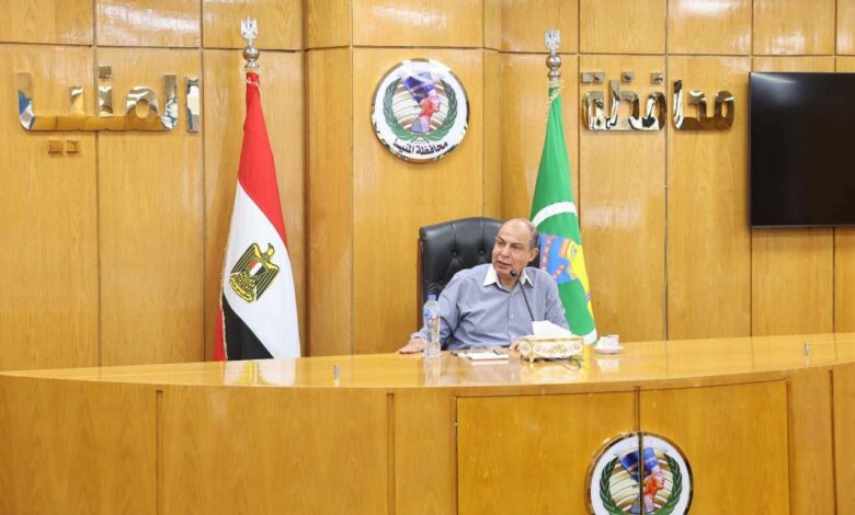 محافظ المنيا يرصد مكافآت للأكثر تميزا فى ملف التصالح ويخصص يومين لمتابعة معدلات الانجاز محافظ المنيا يرصد مكافآت للأكثر تميزا فى ملف التصالح ويخصص يومين لمتابعة معدلات الانجاز