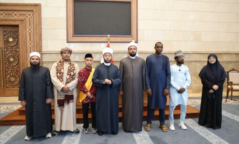 وزير الأوقاف يكرم خريجي منحة المجلس الأعلى للشئون الإسلامية 