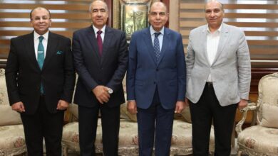 محافظ المنيا يلتقي وفد هيئة النيابة الإدارية لبحث تعزيز التعاون المشترك وضبط الأداء المالي والإداري