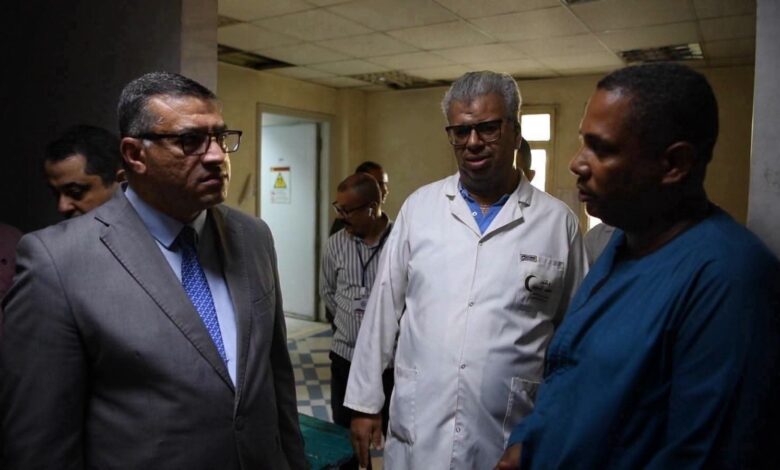 جولة مفاجئة لمحافظ قنا لمستشفى قنا العام تنتهى بإحالة مسؤلين للتحقيق 