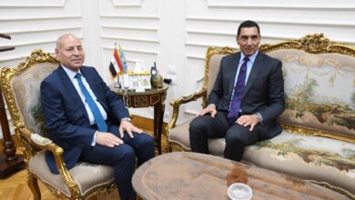 وزير الشباب و محافظ القاهرة يبحثان ملفات التعاون المشترك