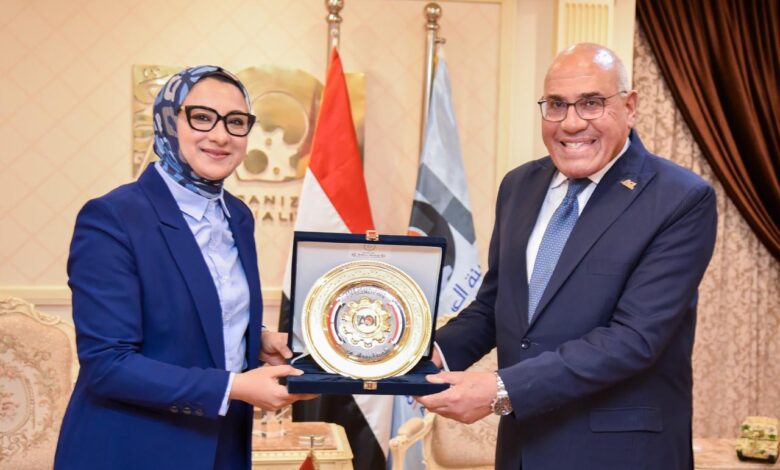 رئيس الهيئة العربيه للتصنيع يجرى مباحثات مع محافظ الوادي الجديد لتلبية كافة احتياجات المحافظة رئيس الهيئة العربيه للتصنيع يجرى مباحثات مع محافظ الوادي الجديد لتلبية كافة احتياجات المحافظة