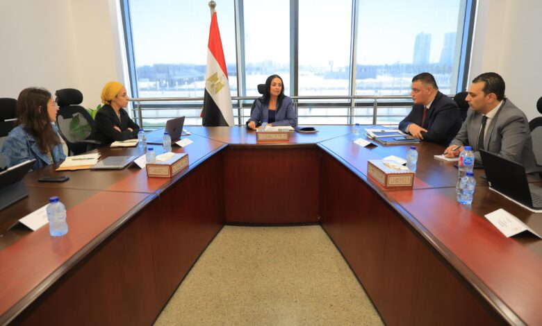 وزيرة التضامن الاجتماعي تناقش التقرير التنفيذي للانطلاقة المؤسسية لصندوق رعاية المسنين وزيرة التضامن الاجتماعي تناقش التقرير التنفيذي للانطلاقة المؤسسية لصندوق رعاية المسنين