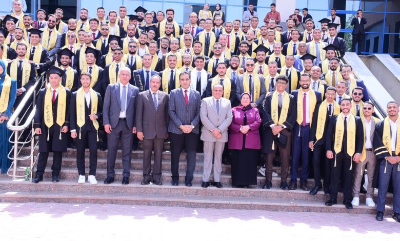 جامعة سوهاج تحتفي بتخريج 210 مهندسًا ومهندسة.. وتؤكد: خريجونا شركاء في بناء الجمهورية الجديدة