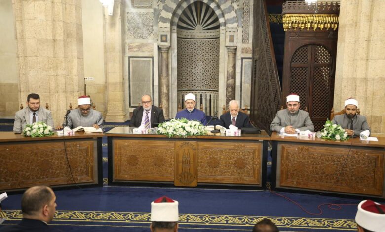 رئيس جامعة الأزهر: العلم لا يعرف الشيب ولا يضعف بكبر السن بل ينمو بقوة الهمة والعزيمة رئيس جامعة الأزهر: العلم لا يعرف الشيب ولا يضعف بكبر السن بل ينمو بقوة الهمة والعزيمة