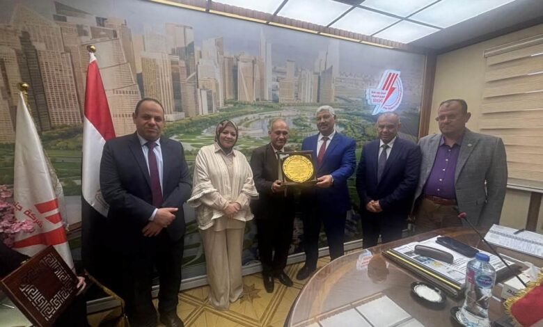 العضو المنتدب لشركة جنوب الدلتا لتوزيع الكهرباء يكرم عدد من قياداتها وبلوغهم سن التقاعد العضو المنتدب لشركة جنوب الدلتا لتوزيع الكهرباء يكرم عدد من قياداتها وبلوغهم سن التقاعد