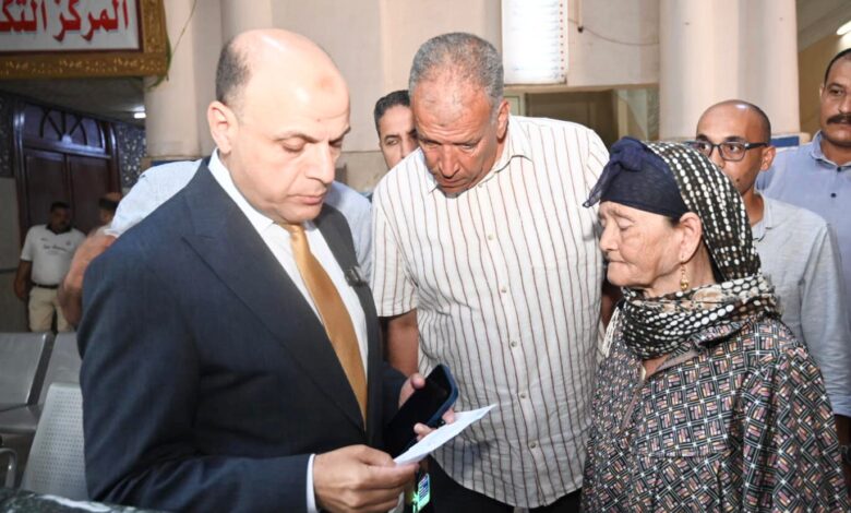 محافظ الغربية يفاجئ المركز التكنولوجي بحي أول ومركز ومدينة طنطا ويوجه بسرعة إنجاز الطلبات محافظ الغربية يفاجئ المركز التكنولوجي بحي أول ومركز ومدينة طنطا ويوجه بسرعة إنجاز الطلبات