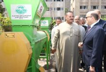 محافظ الغربية يُهدي المزارعين فراطات الذرة مجانًا ويتفقد الخدمات الزراعية ومنافذ بيع السلع المخفضة 