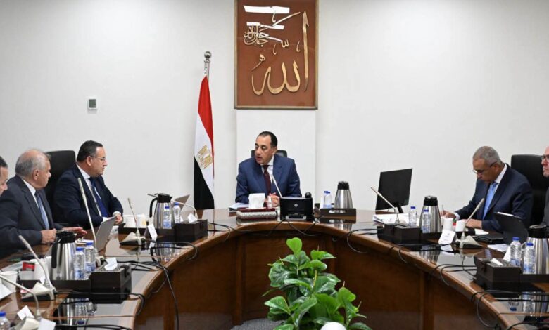 رئيس الوزراء يتابع تطوير منظومة التعليم على أساس الجدارة والتميز