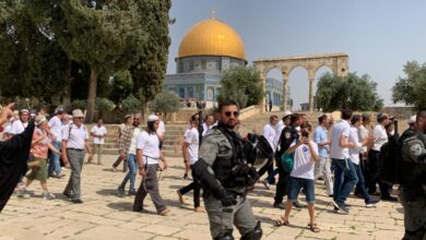مستوطنون إسرائليين يقتحمون المسجد الأقصى ويرددون أغاني استفزازية 