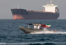 قائد الجيش الإيراني يتحدى الولايات المتحدة: مضيق هرمز لن يعود كما كان وسنحميه 
