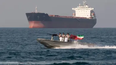 قائد الجيش الإيراني يتحدى الولايات المتحدة: مضيق هرمز لن يعود كما كان وسنحميه 