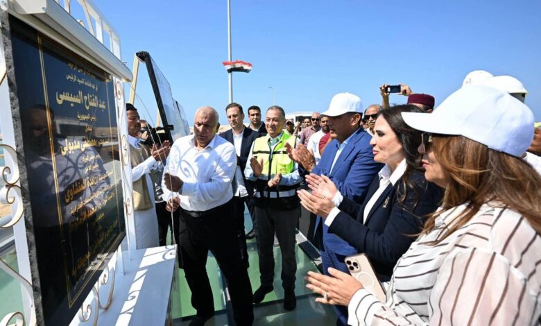 رئيس الوزراء يفتتح كوبري روميل بعد تطويره بمطروح 