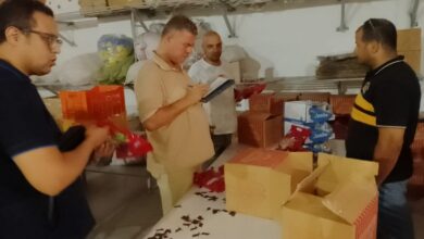 استعداداً للمولد النبوي..ضبط 18,400 قطعة حلوى و650 كجم مستلزمات إنتاج بمصنع غير مرخص بالقليوبية