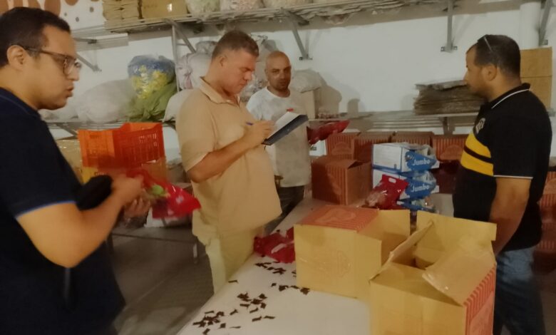 استعداداً للمولد النبوي..ضبط 18,400 قطعة حلوى و650 كجم مستلزمات إنتاج بمصنع غير مرخص بالقليوبية استعداداً للمولد النبوي..ضبط 18,400 قطعة حلوى و650 كجم مستلزمات إنتاج بمصنع غير مرخص بالقليوبية