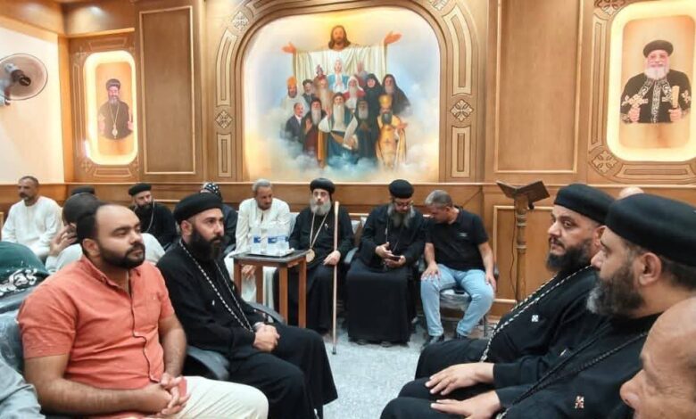 أسقف أبو قرقاص بالمنيا يزور ضحايا حادث غرق مركب الهجرة الغير شرعية ويقدم التعازي للأسر أسقف أبو قرقاص بالمنيا يزور ضحايا حادث غرق مركب الهجرة الغير شرعية ويقدم التعازي للأسر