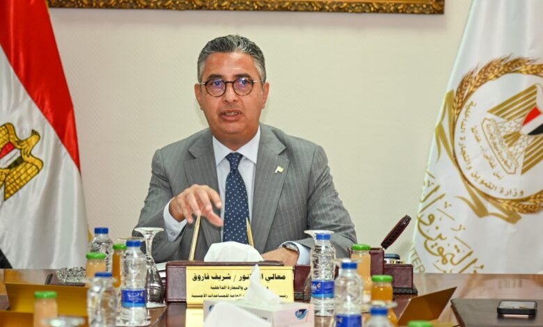 وزير التموين يعقد اجتماعًا موسعًا لوضع خطة عاجلة لضبط الأسواق وتوفير السلع للمواطنين وزير التموين يعقد اجتماعًا موسعًا لوضع خطة عاجلة لضبط الأسواق وتوفير السلع للمواطنين