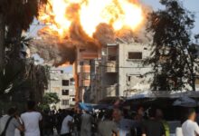 الاحتلال يستهدف شقة سكنية في مخيم النصيرات وسط غزة