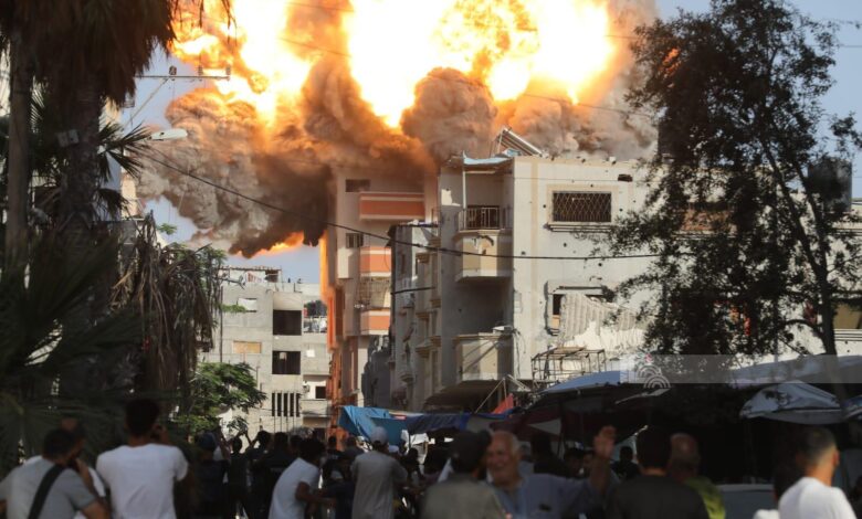 الاحتلال يستهدف شقة سكنية في مخيم النصيرات وسط غزة الاحتلال يستهدف شقة سكنية في مخيم النصيرات وسط غزة