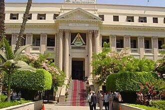 رئيس جامعة بنها يصدر عدة قرارات و تكليفات لضبط العمل بالجامعة