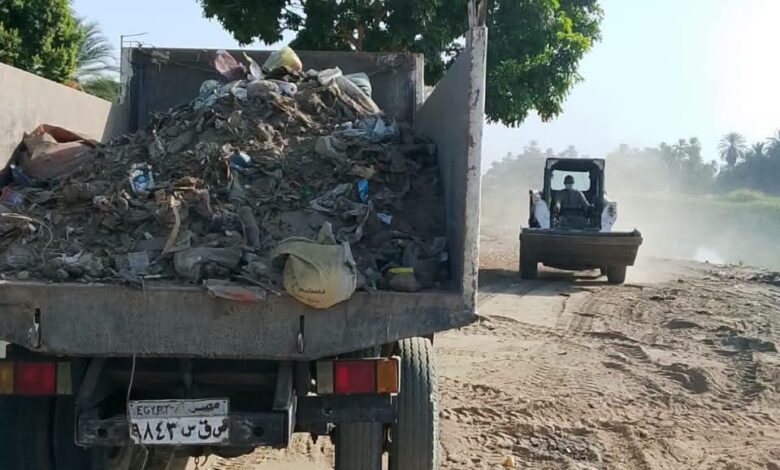 حملات مكثفة لنظافة وإنارة وتجميل الشوارع بمدينة الطود بالأقصر حملات مكثفة لنظافة وإنارة وتجميل الشوارع بمدينة الطود بالأقصر