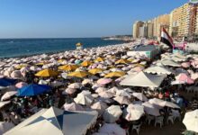 شواطئ الإسكندرية تستقبل مئات الآلاف من المصطافين فى الجمعة الأولى من أغسطس