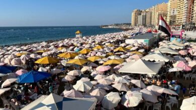 شواطئ الإسكندرية تستقبل مئات الآلاف من المصطافين فى الجمعة الأولى من أغسطس